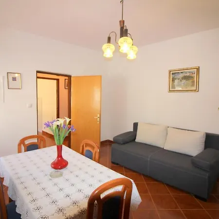 Apartment Liliana Near