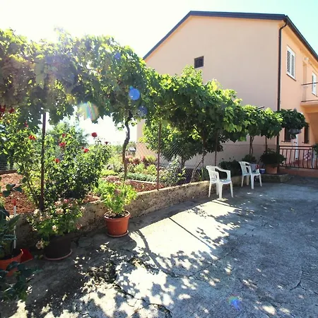 Liliana Near Apartment